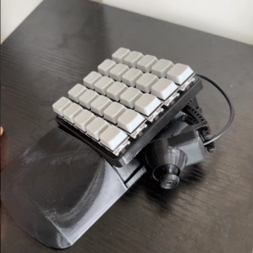 Gaming Keyboard Hand - لوحة مفاتيح الألعاب ذاتية الصنع بعصا